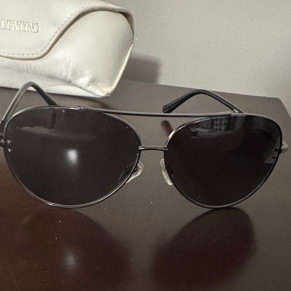 Valentino Dark-Tinted Aviator Sunglasses with White Case main image 4